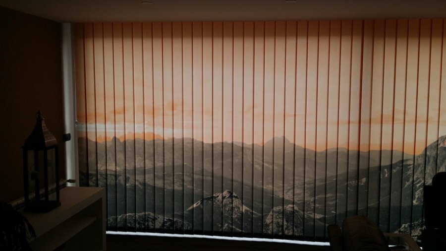 Estampación digital en cortina vertical