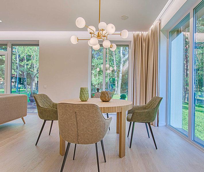 Cómo combinar toldos y cortinas a medida para lograr confort, estilo y eficiencia en tu hogar